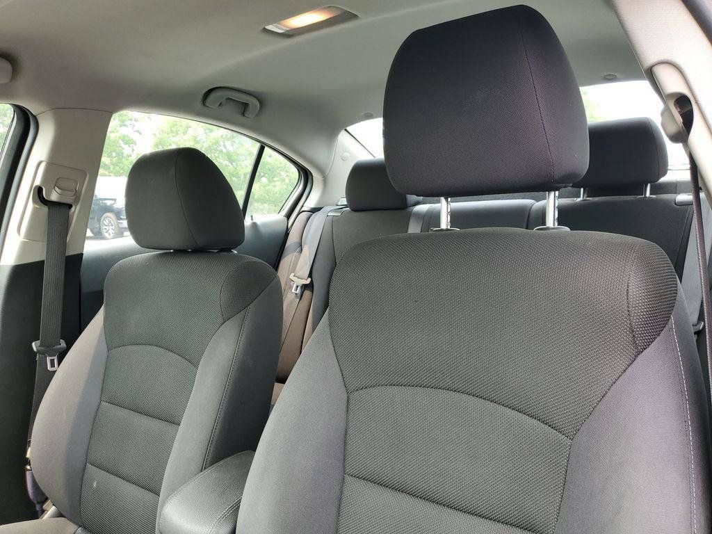 Used 2016 Chevrolet Cruze LT FWD image 6