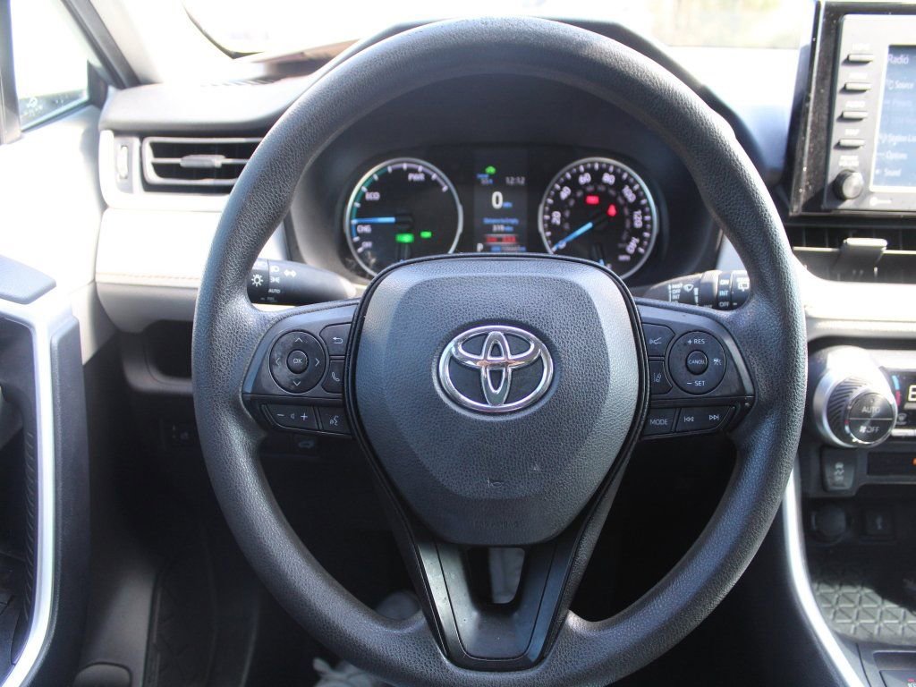 Used 2022 Toyota RAV4 XLE w/ Convenience Package image 18