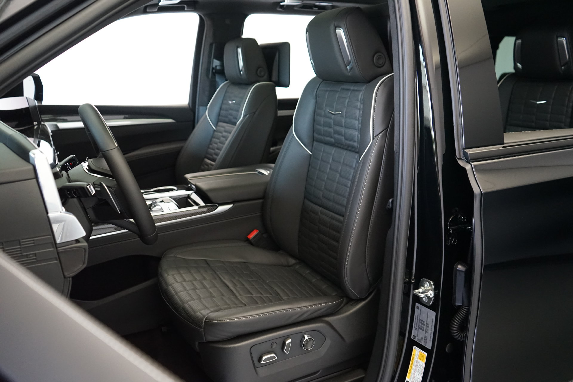 Used 2026 Cadillac Escalade ESV V AWD/4WD image 9
