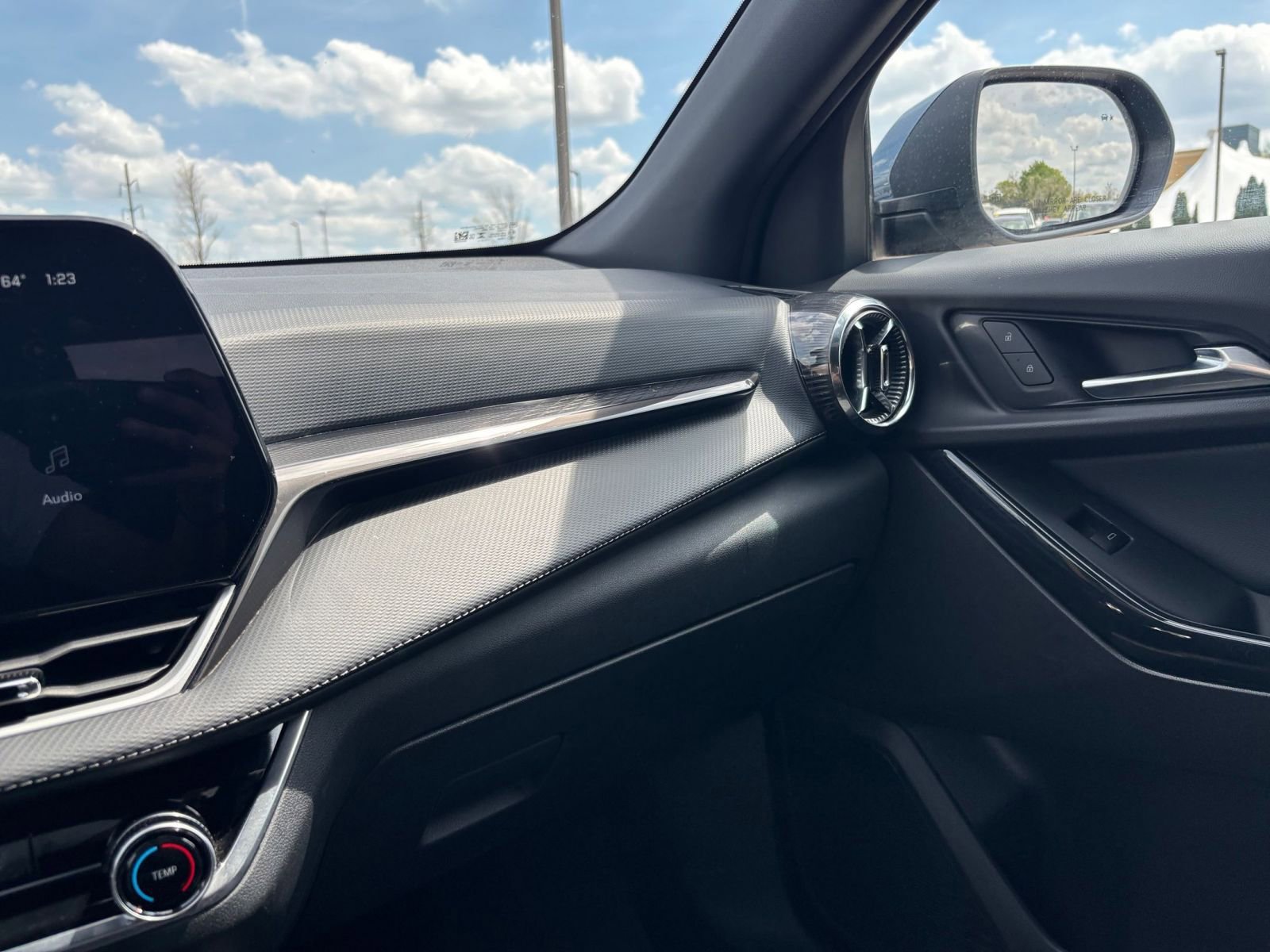 Used 2025 Chevrolet Equinox LT FWD image 36