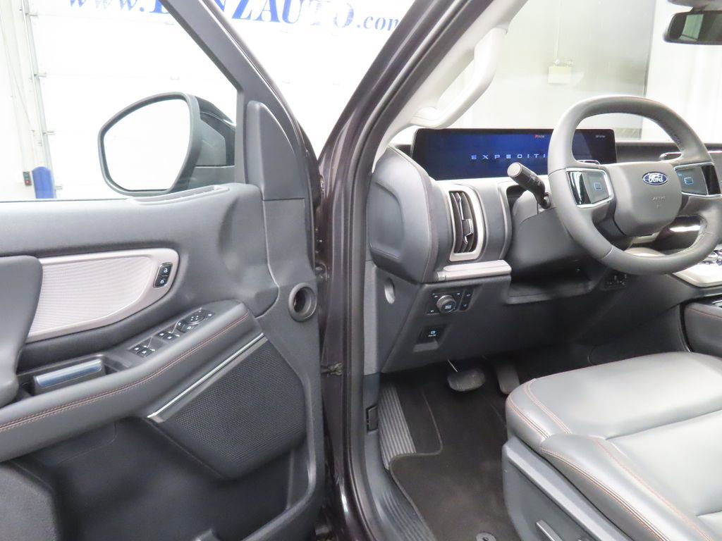 Used 2025 Ford Expedition Active image 51