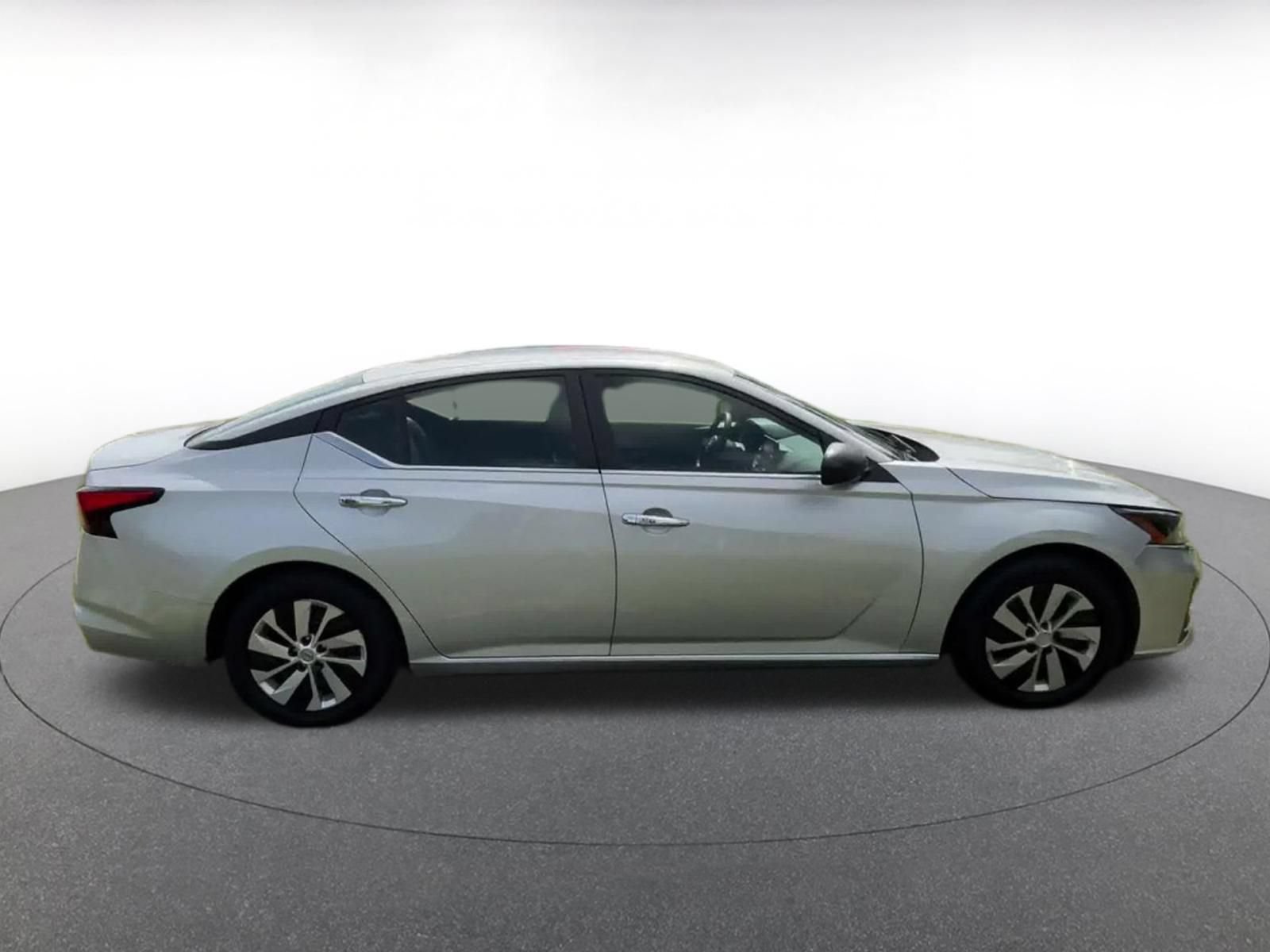 Used 2024 Nissan Altima 2.5 S FWD image 15