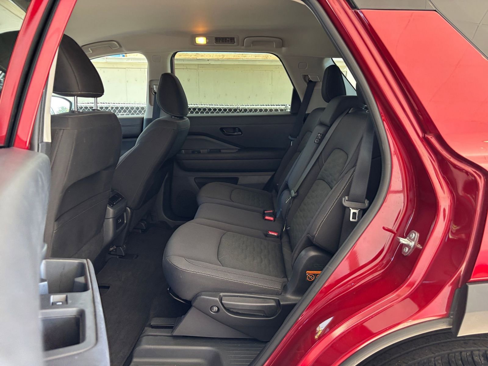 Used 2025 Nissan Pathfinder SV FWD image 27