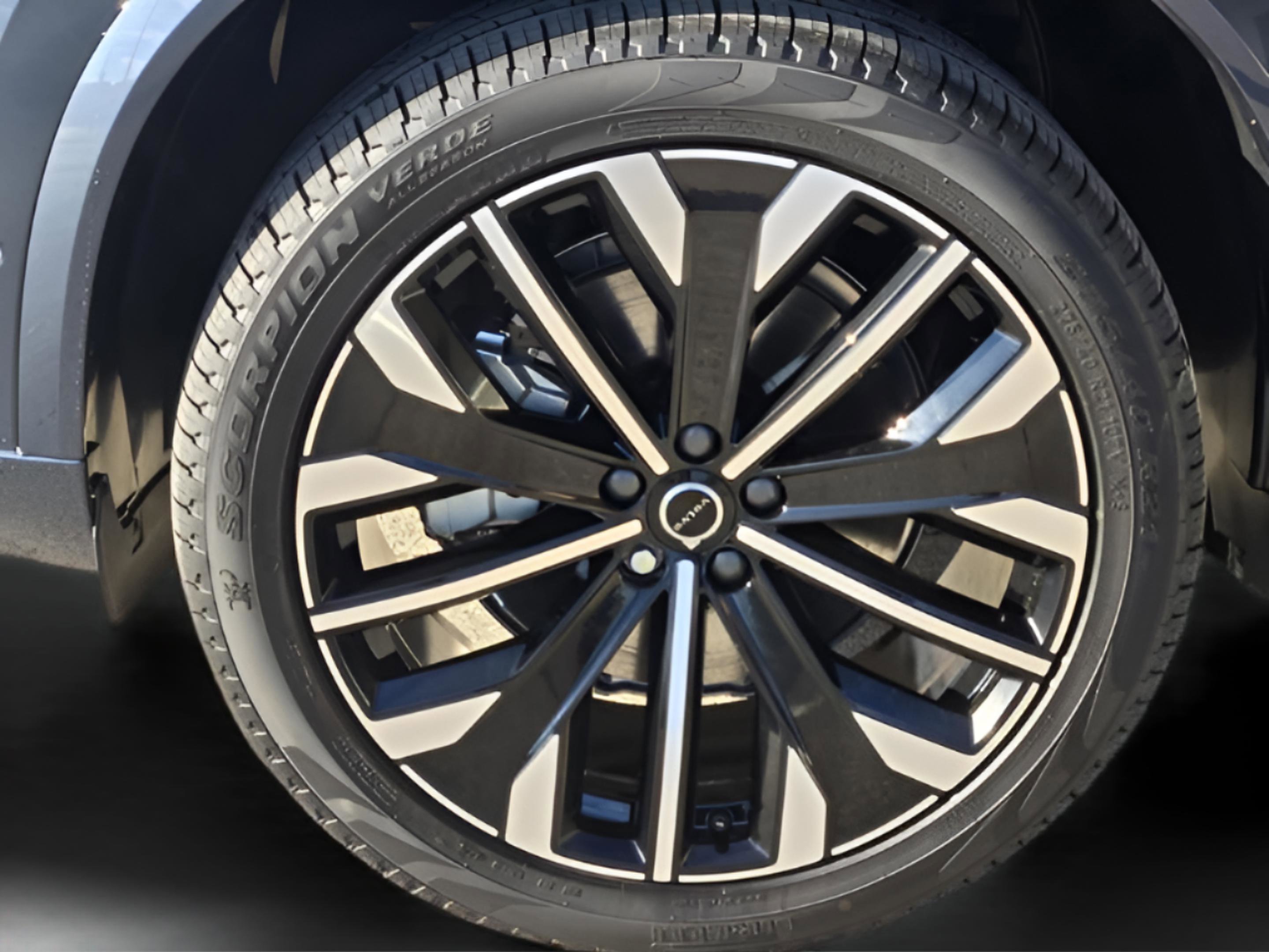 Used 2026 Volvo XC90 B6 Plus w/ Protection Package Premier AWD/4WD image 32
