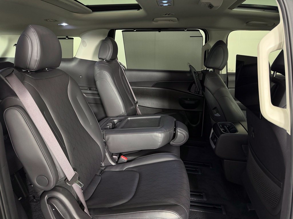 Used 2025 Kia Carnival SX FWD image 20