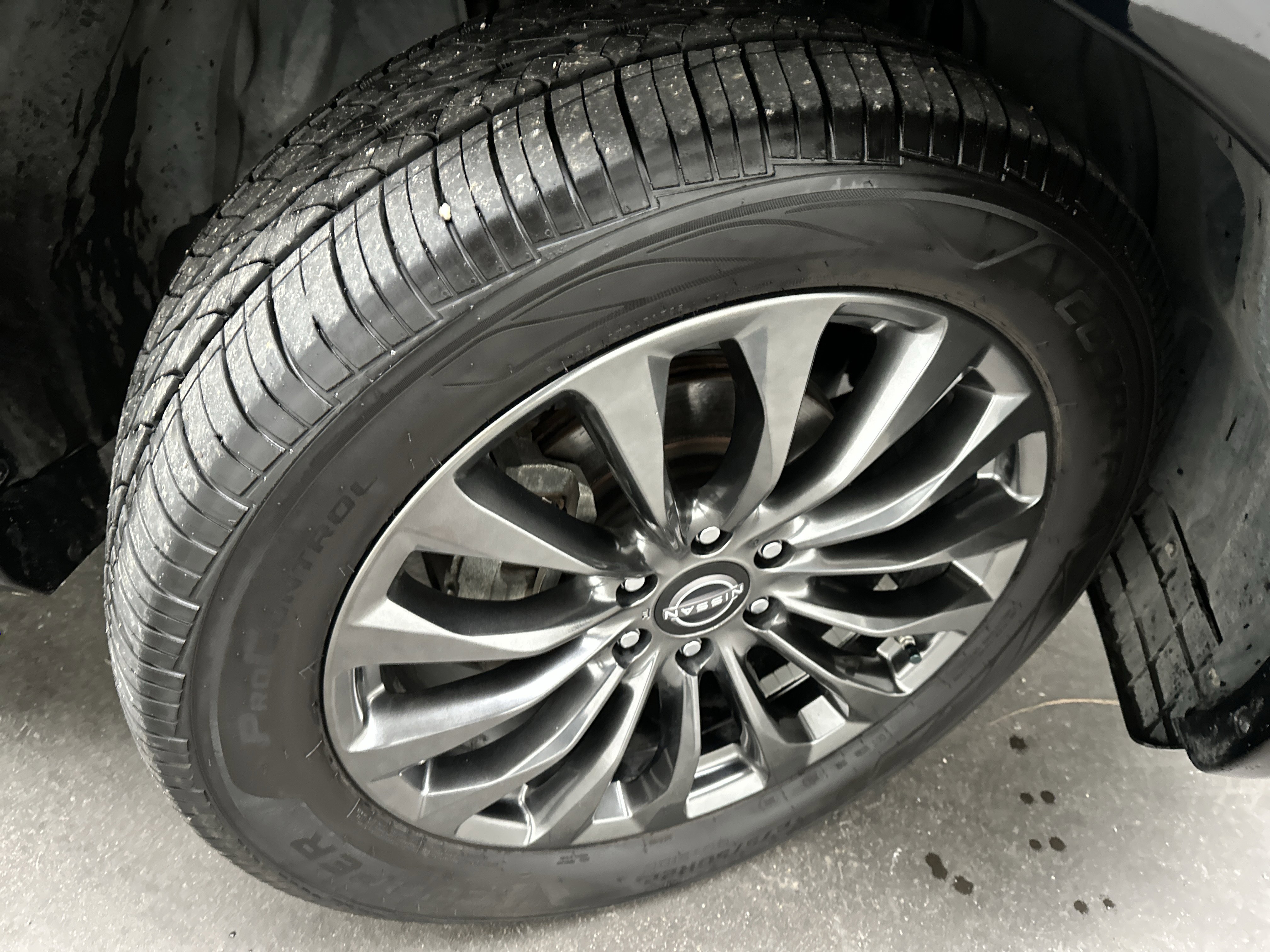 Used 2023 Nissan Armada Platinum image 12