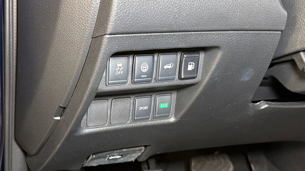 Used 2020 Nissan Rogue SV image 22