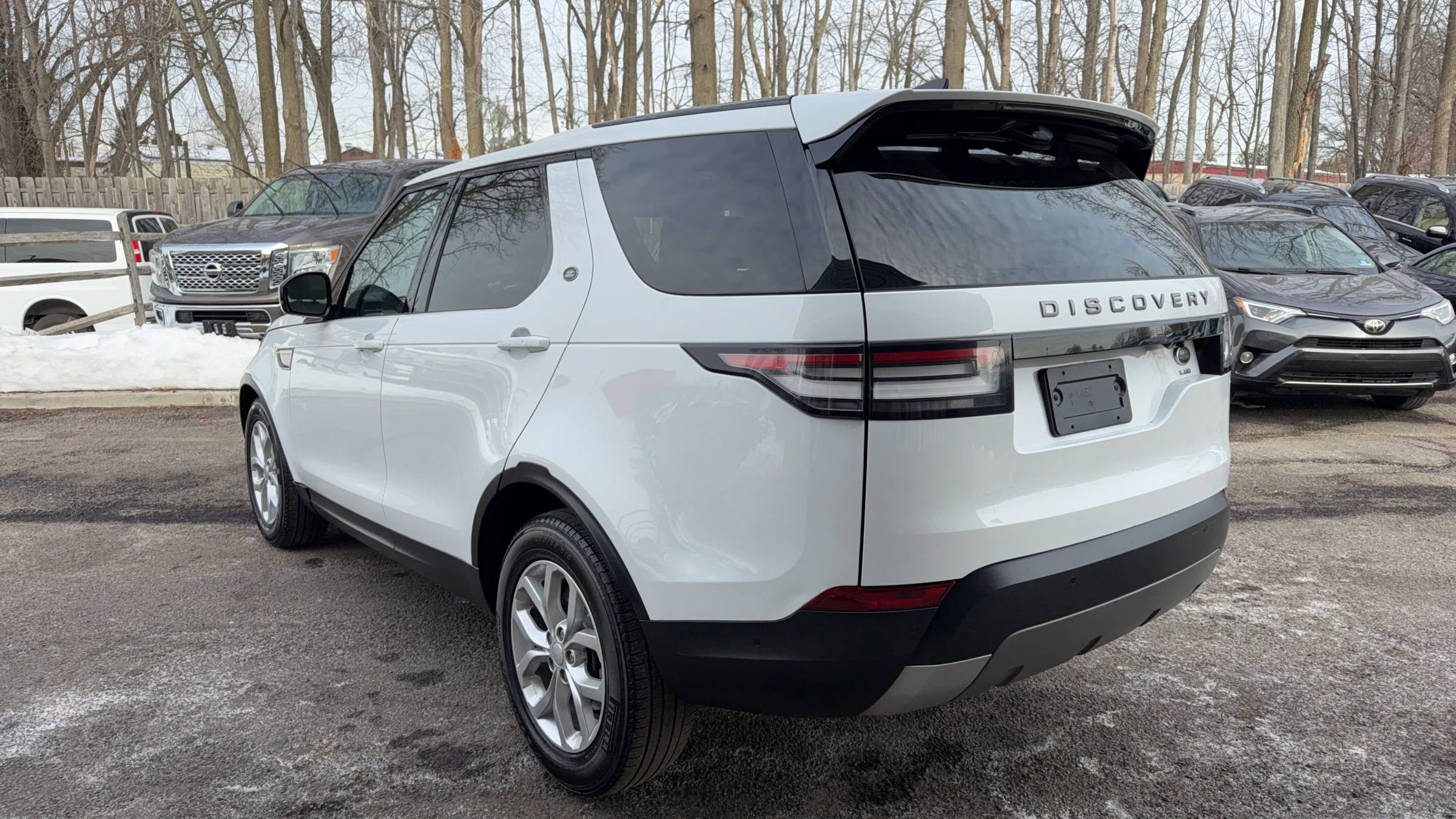 Used 2017 Land Rover Discovery SE image 7