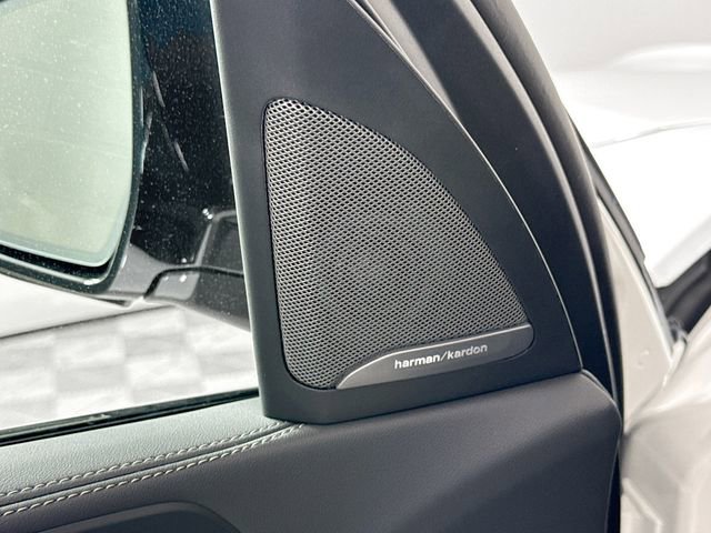 Used 2026 BMW X5 xDrive50e w/ M Sport Package image 19