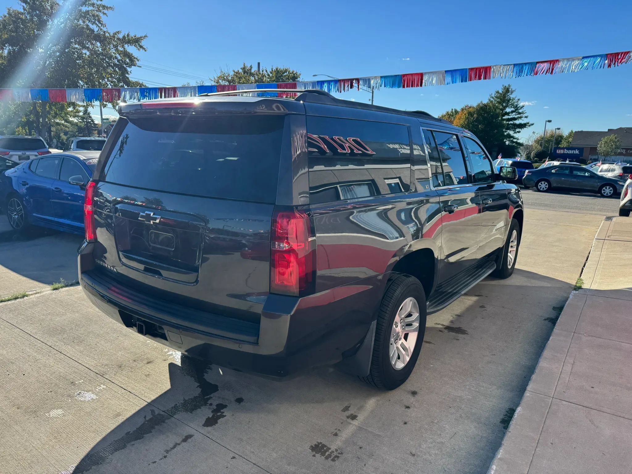 Used 2018 Chevrolet Suburban LT AWD/4WD image 4