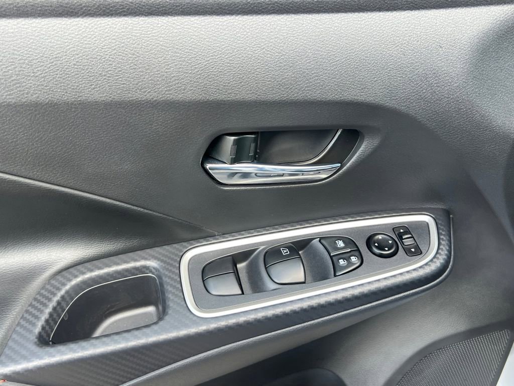 New 2025 Nissan Versa SR FWD image 25