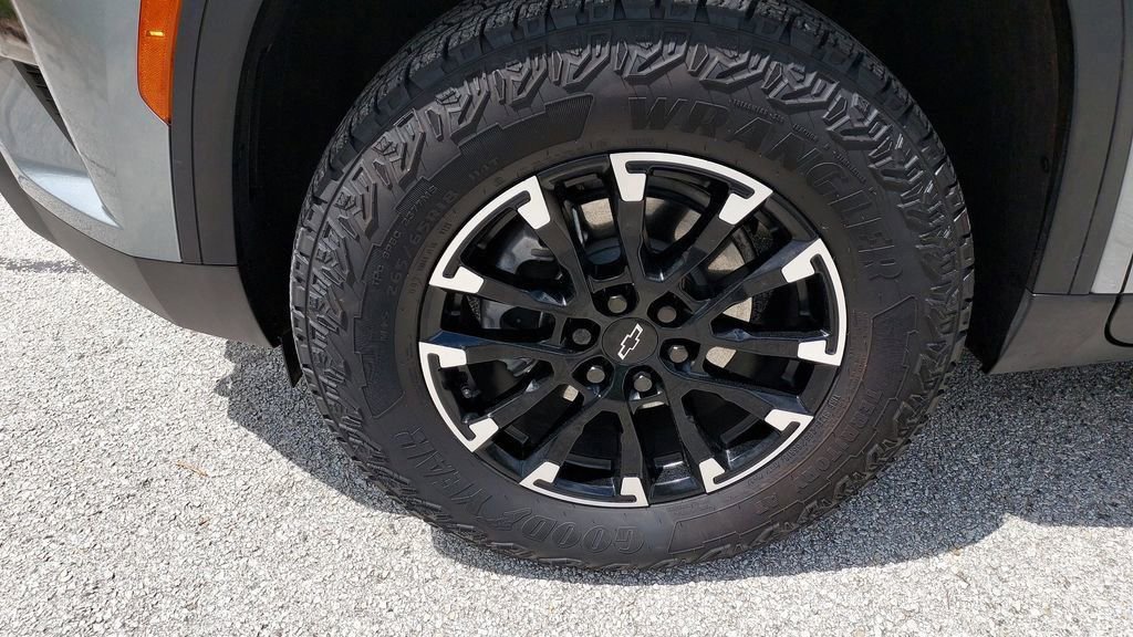 Used 2025 Chevrolet Traverse Z71 w/ Driver Confidence Package image 9