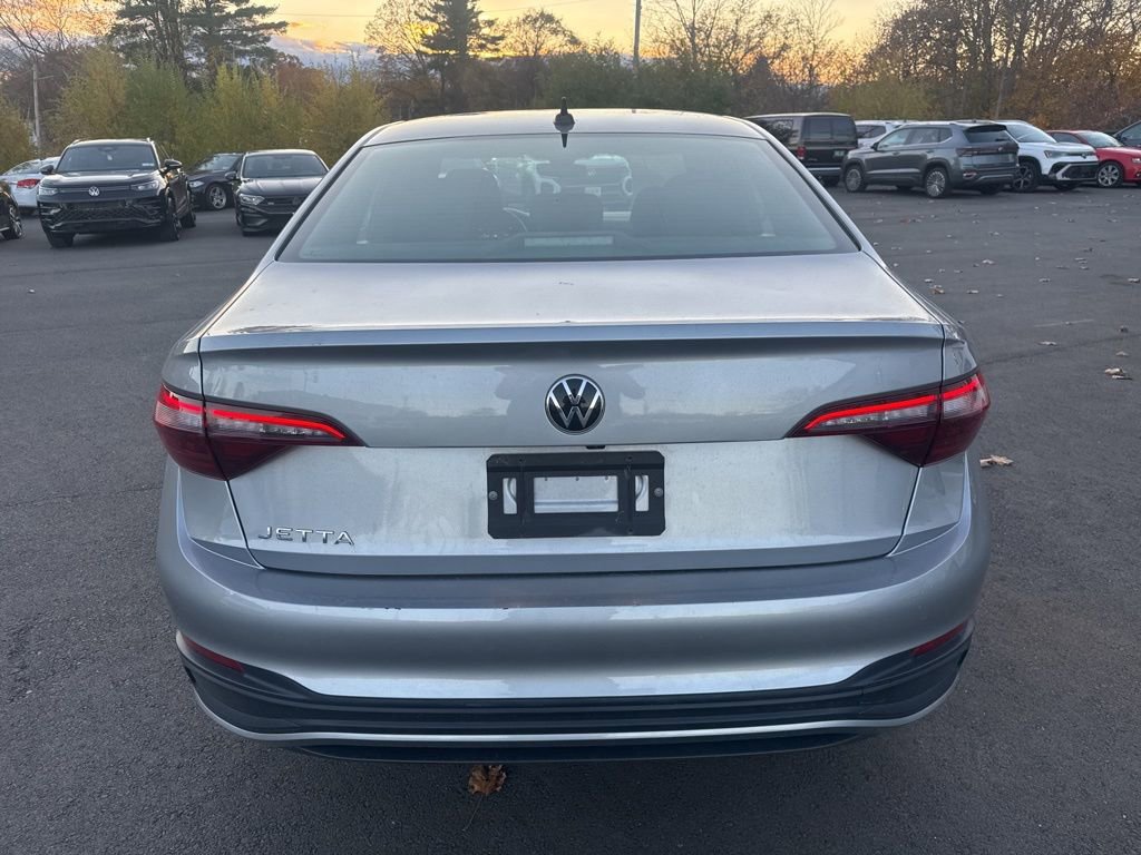Used 2023 Volkswagen Jetta Sport image 5