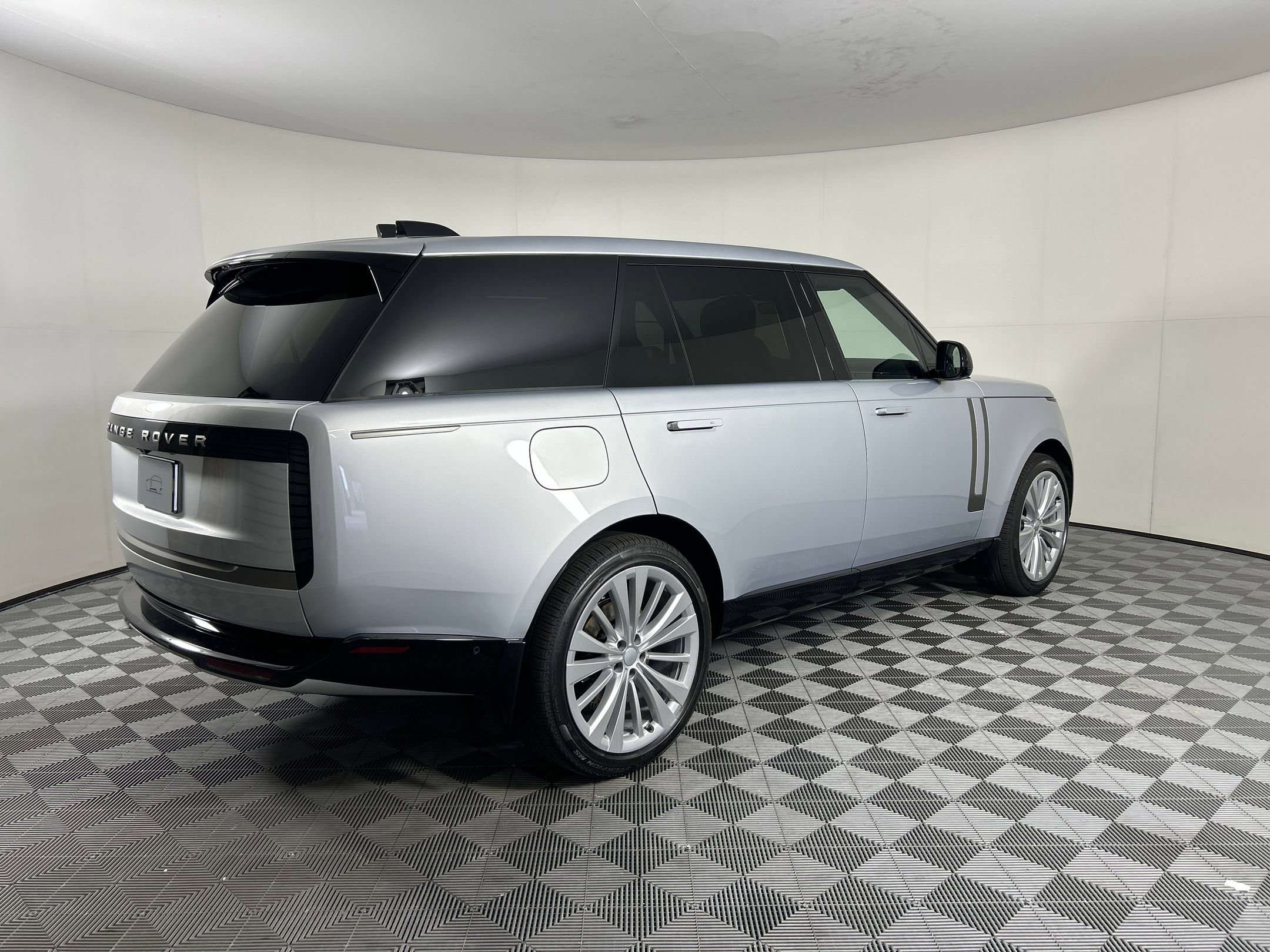New 2025 Land Rover Range Rover Long Wheelbase SE image 7