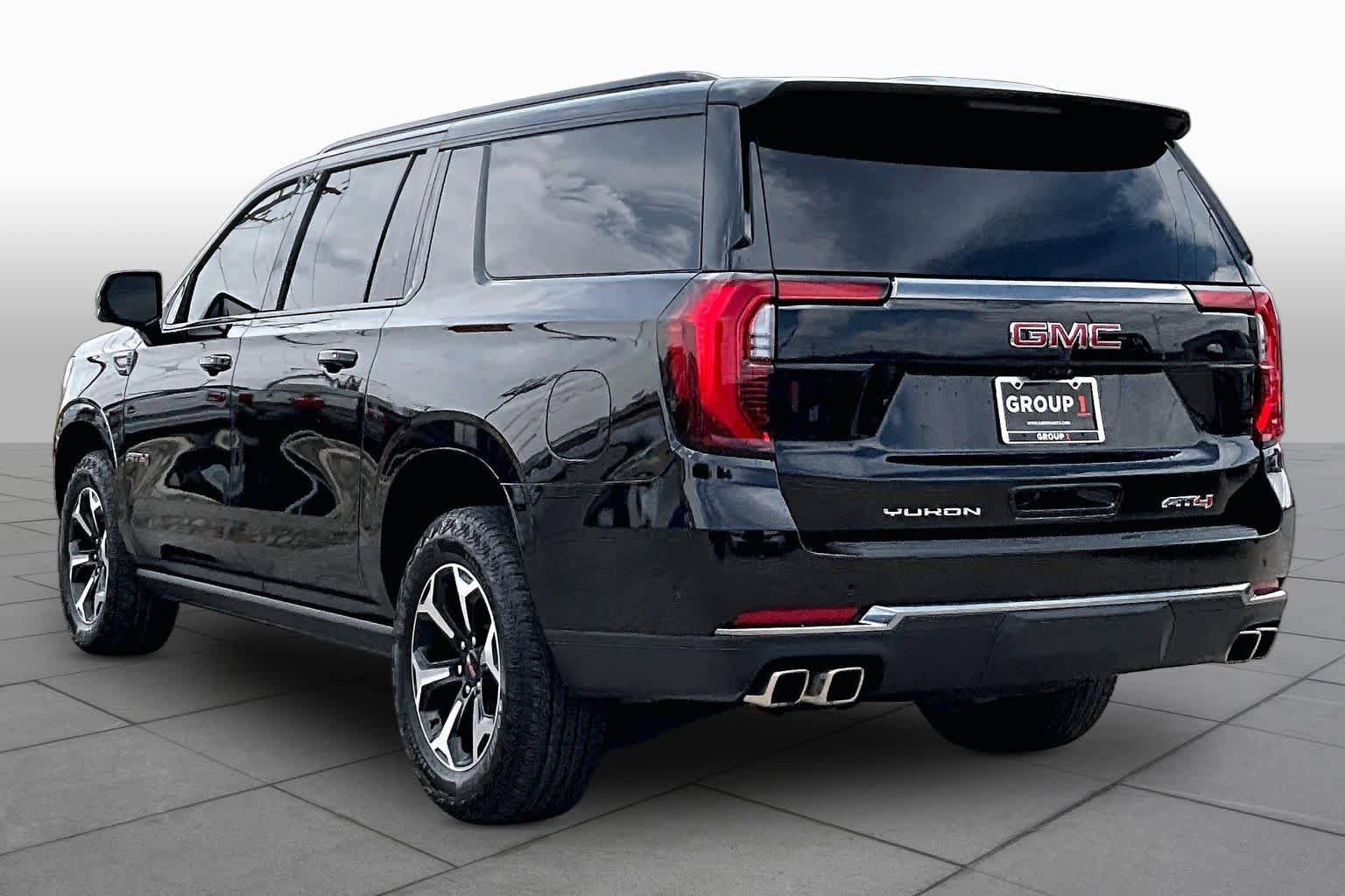 Used 2025 GMC Yukon XL AT4 w/ AT4 Premium Package AWD/4WD image 12