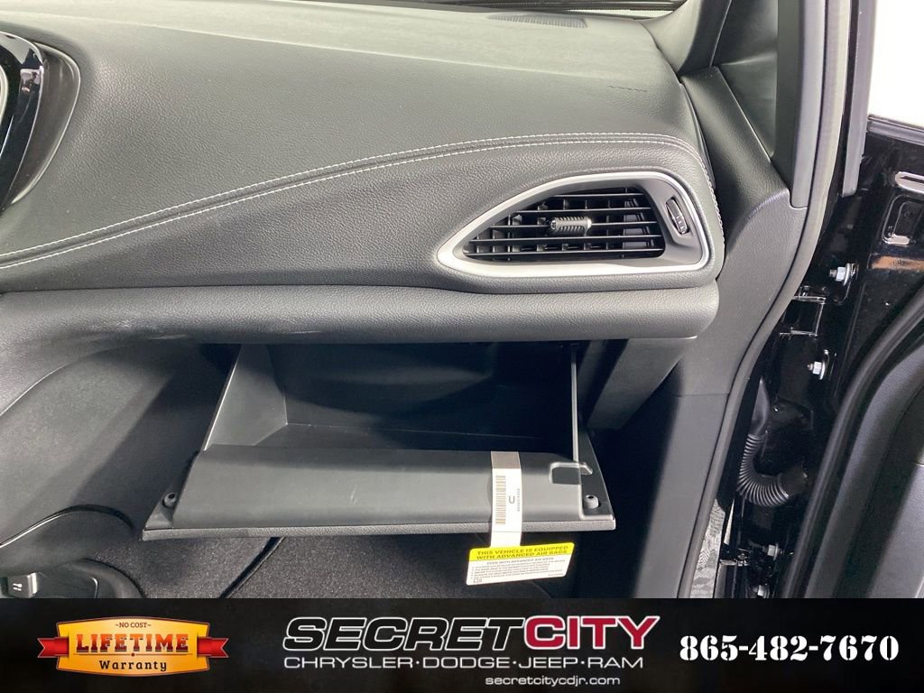 New 2026 Chrysler Pacifica Select w/ S Appearance Package image 37