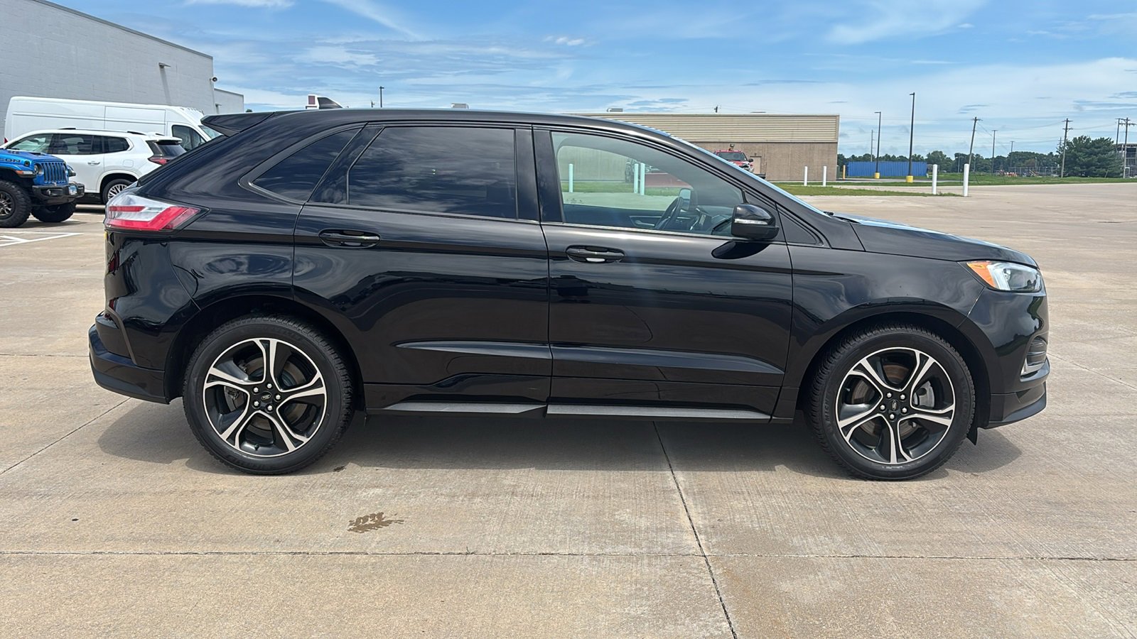 Used 2021 Ford Edge ST image 10