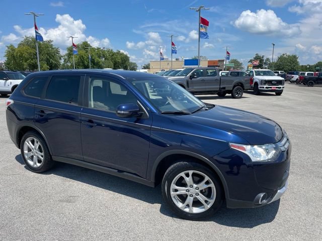 Used 2015 Mitsubishi Outlander SE FWD image 2