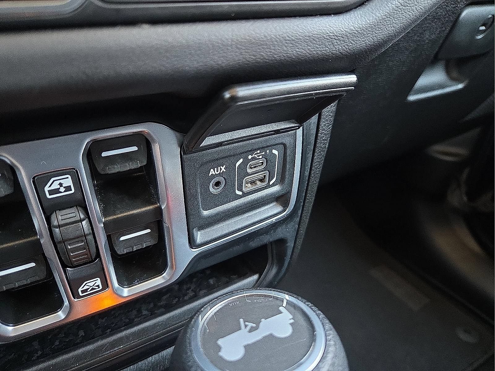 Used 2025 Jeep Wrangler Unlimited Sahara AWD/4WD image 22