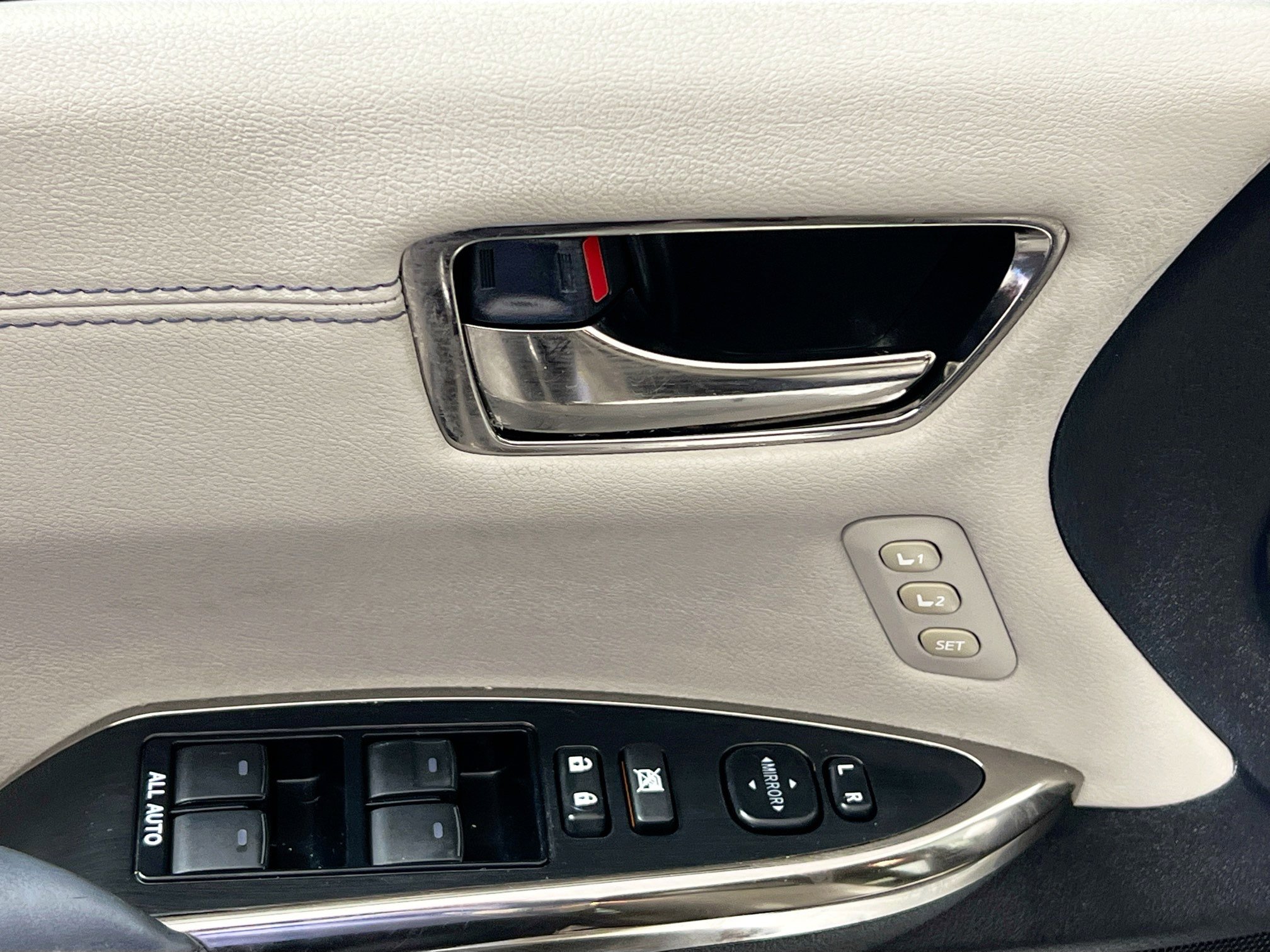 Used 2014 Toyota Avalon Limited image 15