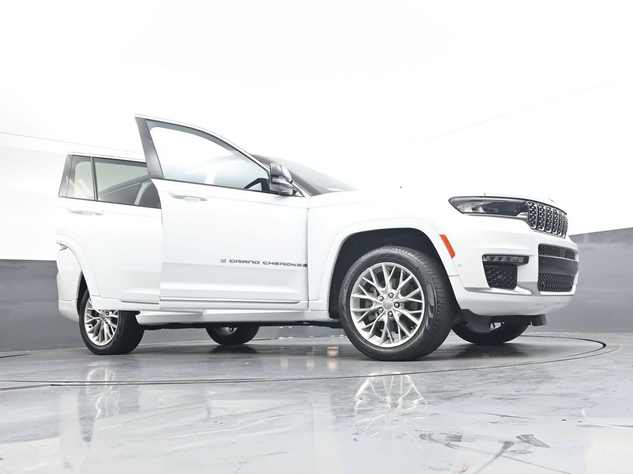 Used 2023 Jeep Grand Cherokee L Summit RWD image 40