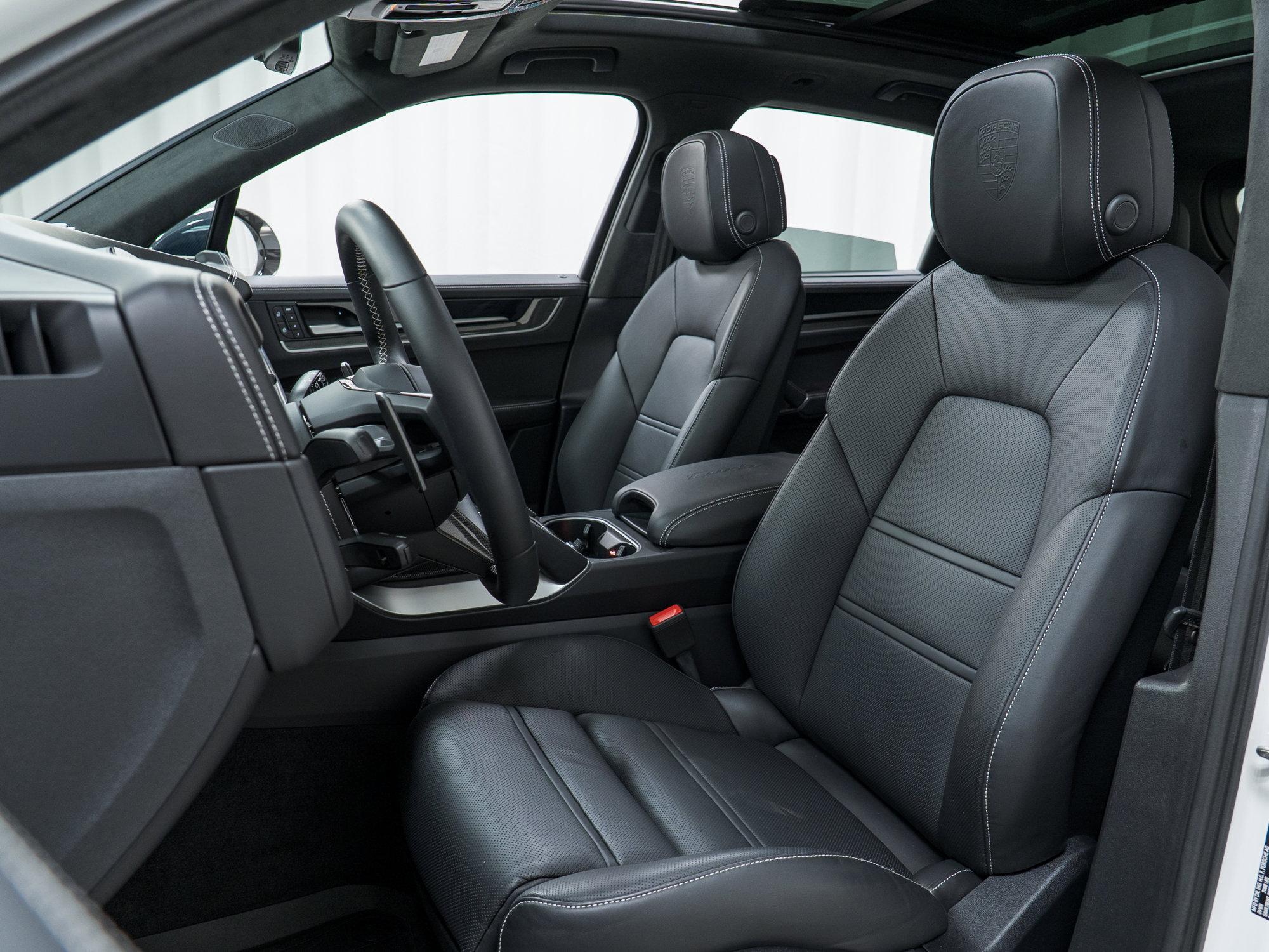 Certified 2024 Porsche Cayenne Turbo image 5