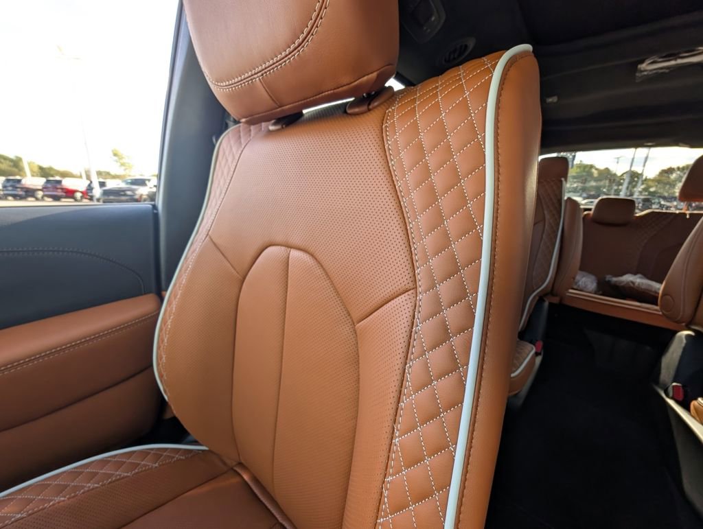 New 2026 Chrysler Pacifica Pinnacle w/ Trailer Tow Group FWD image 13