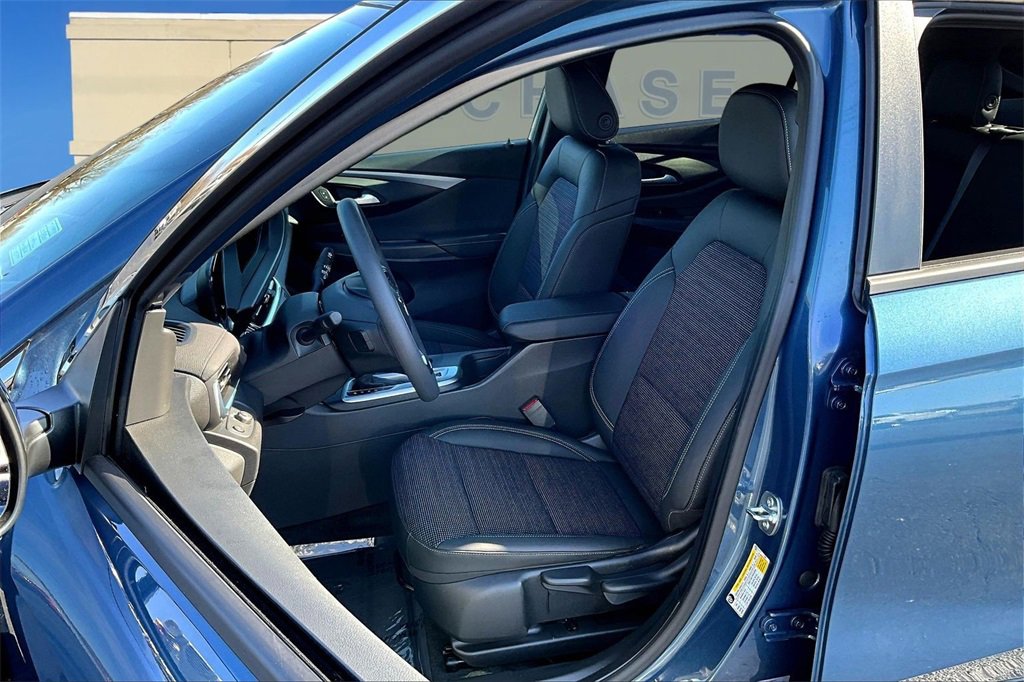 Used 2025 Buick Envista Preferred image 20