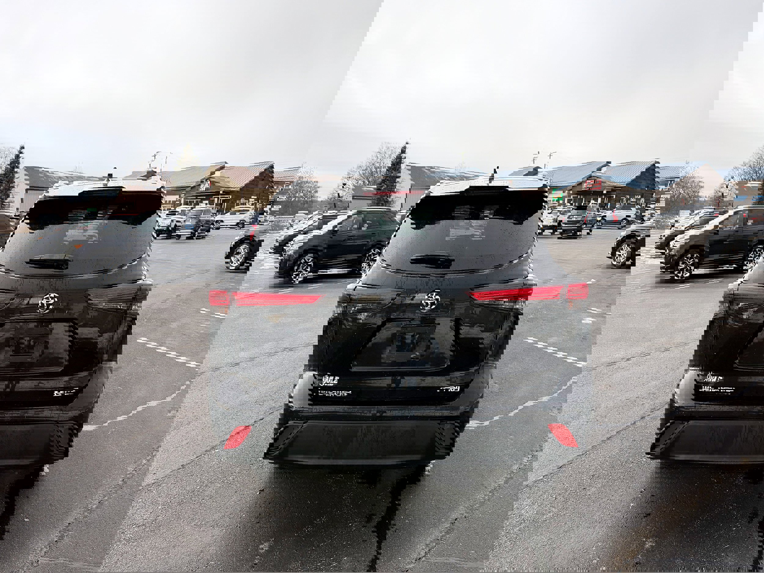 Used 2021 Toyota Highlander XLE image 8