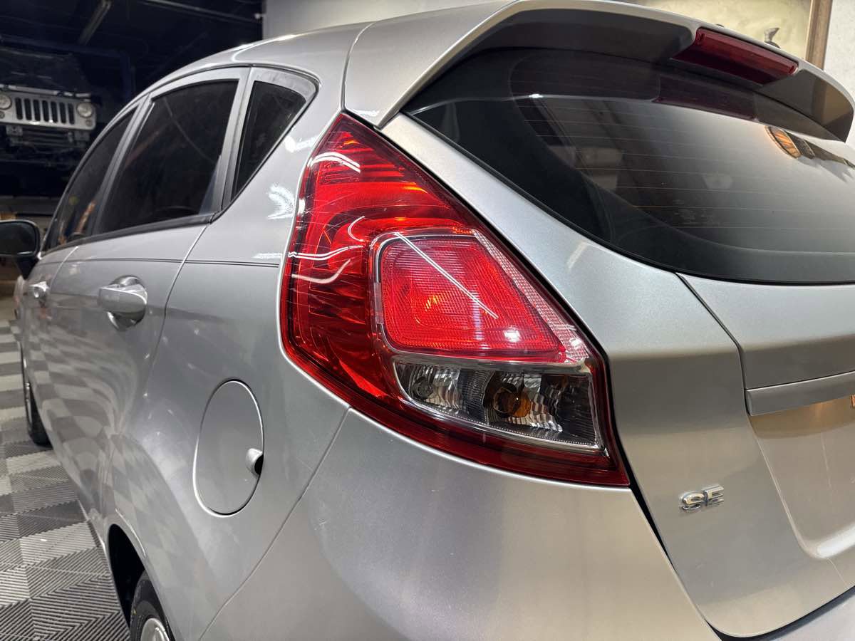 Used 2019 Ford Fiesta SE image 9