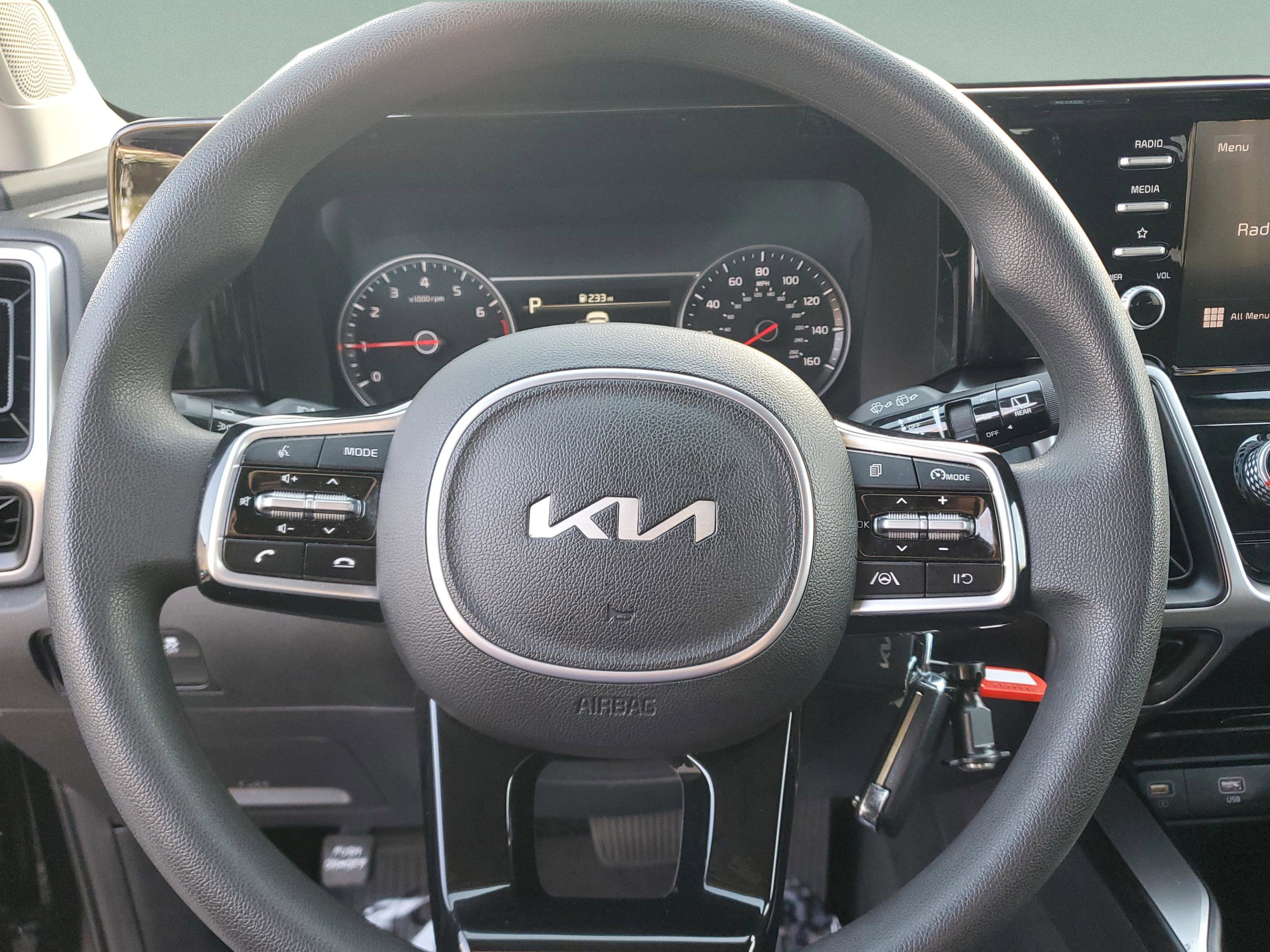 Certified 2023 Kia Sorento LX image 22