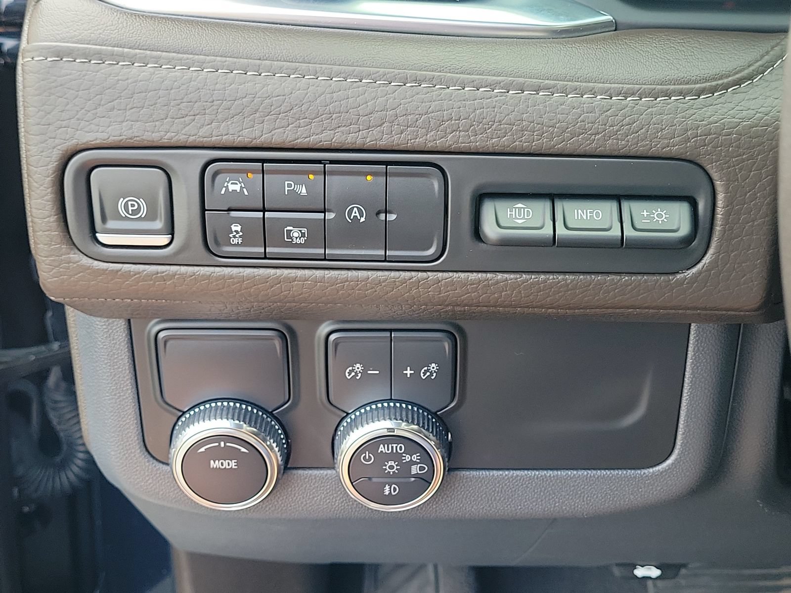 Used 2023 GMC Yukon Denali RWD image 32