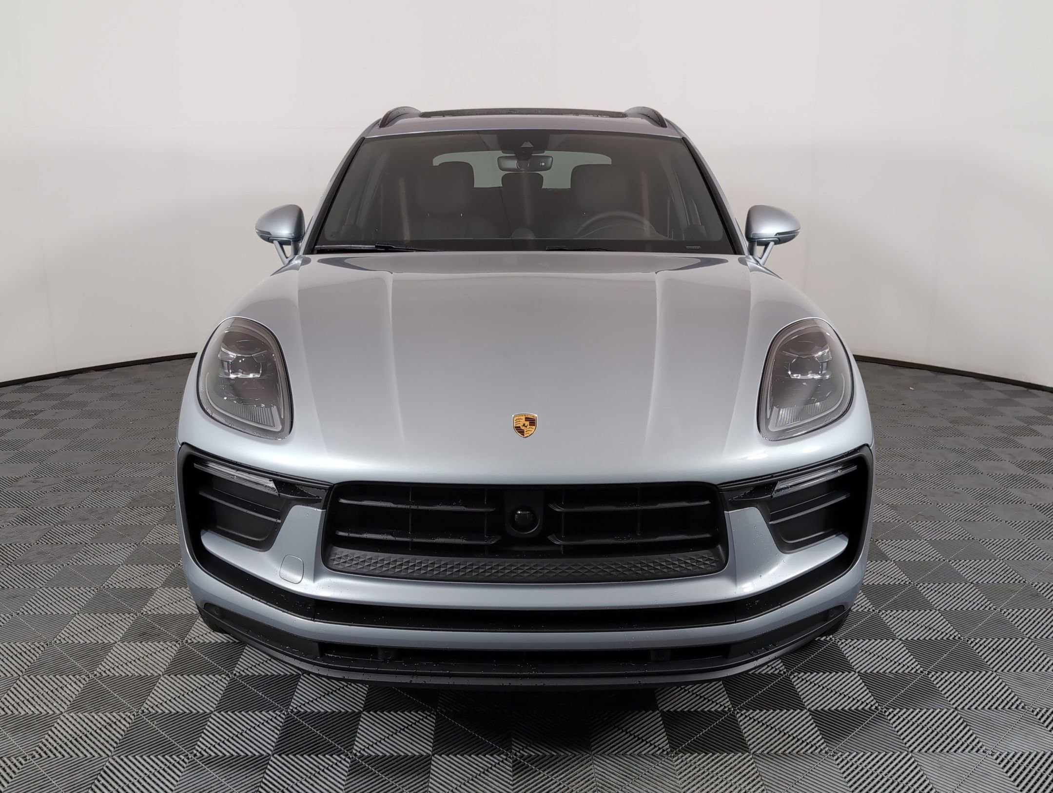 Certified 2025 Porsche Macan image 11