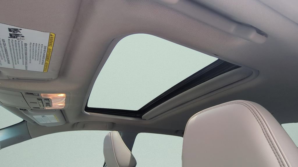 Used 2015 Toyota Camry XLE w/ Moonroof Package FWD image 16
