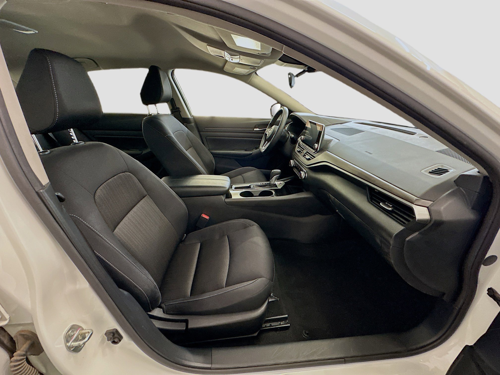 Used 2024 Nissan Altima 2.5 SV image 31