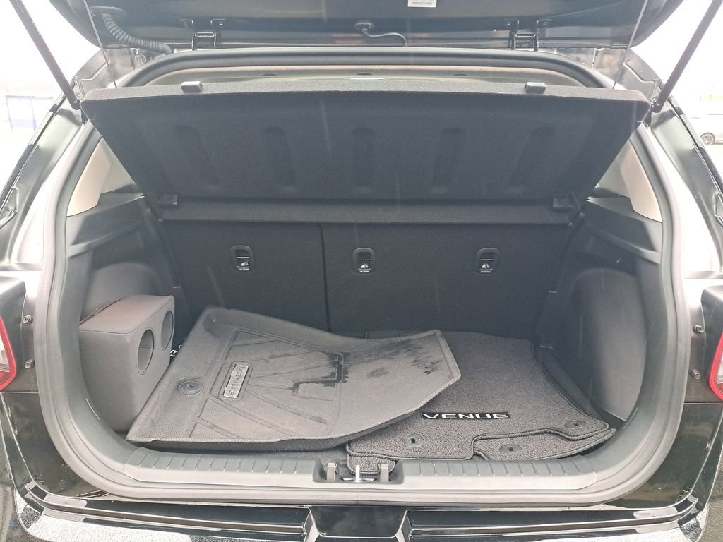 Used 2026 Hyundai Venue SEL FWD image 28