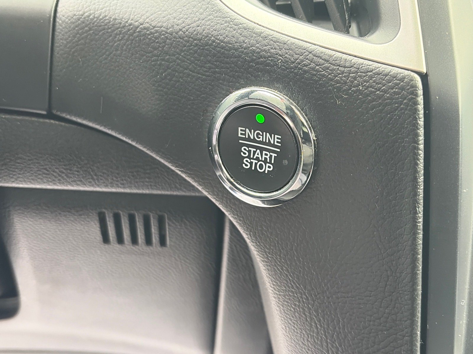 Certified 2022 Ford Edge ST-Line AWD/4WD image 9