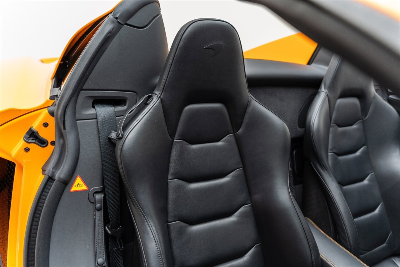 Used 2014 McLaren MP4-12C Spider RWD image 37