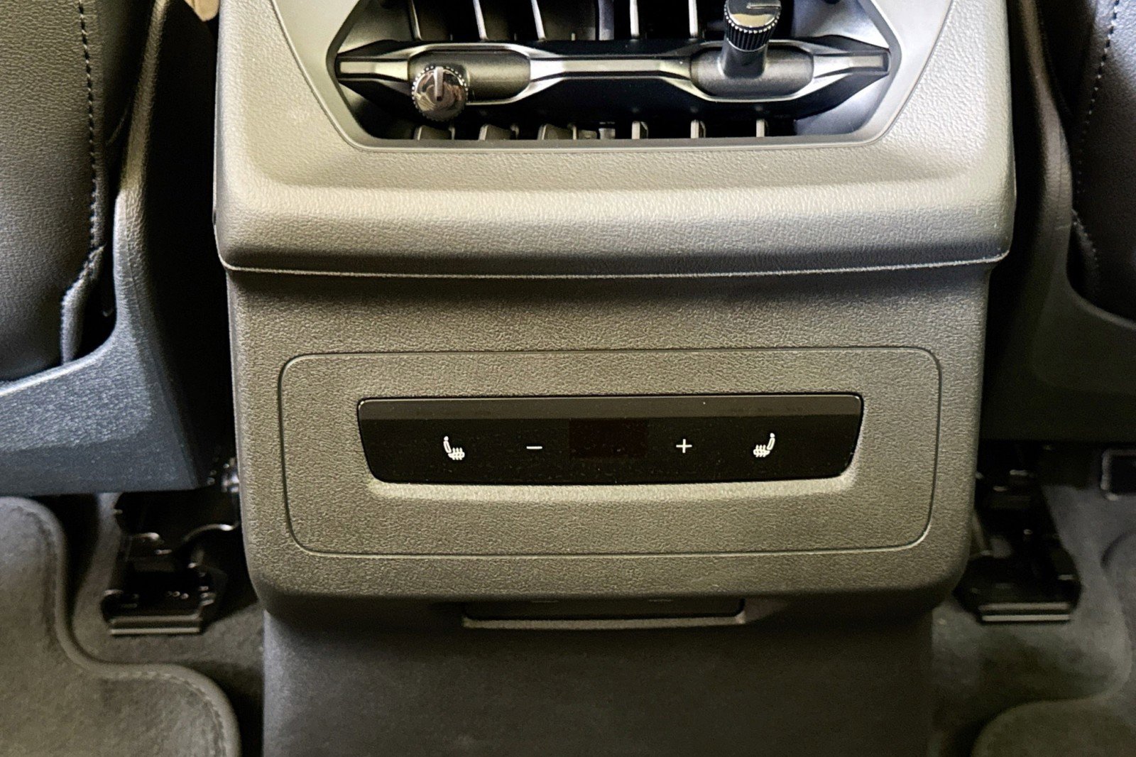 Used 2025 Audi A6 e-tron Premium w/ Ultra Package AWD/4WD image 22