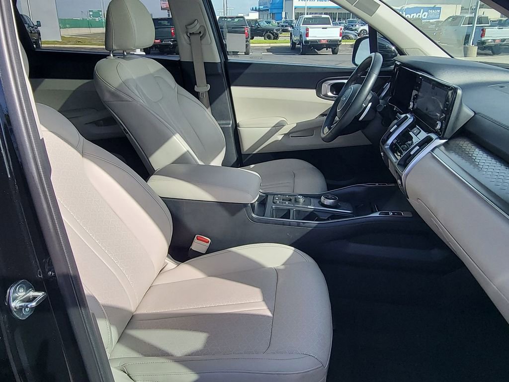 Used 2023 Kia Sorento EX w/ Panoramic Sunroof Package image 28