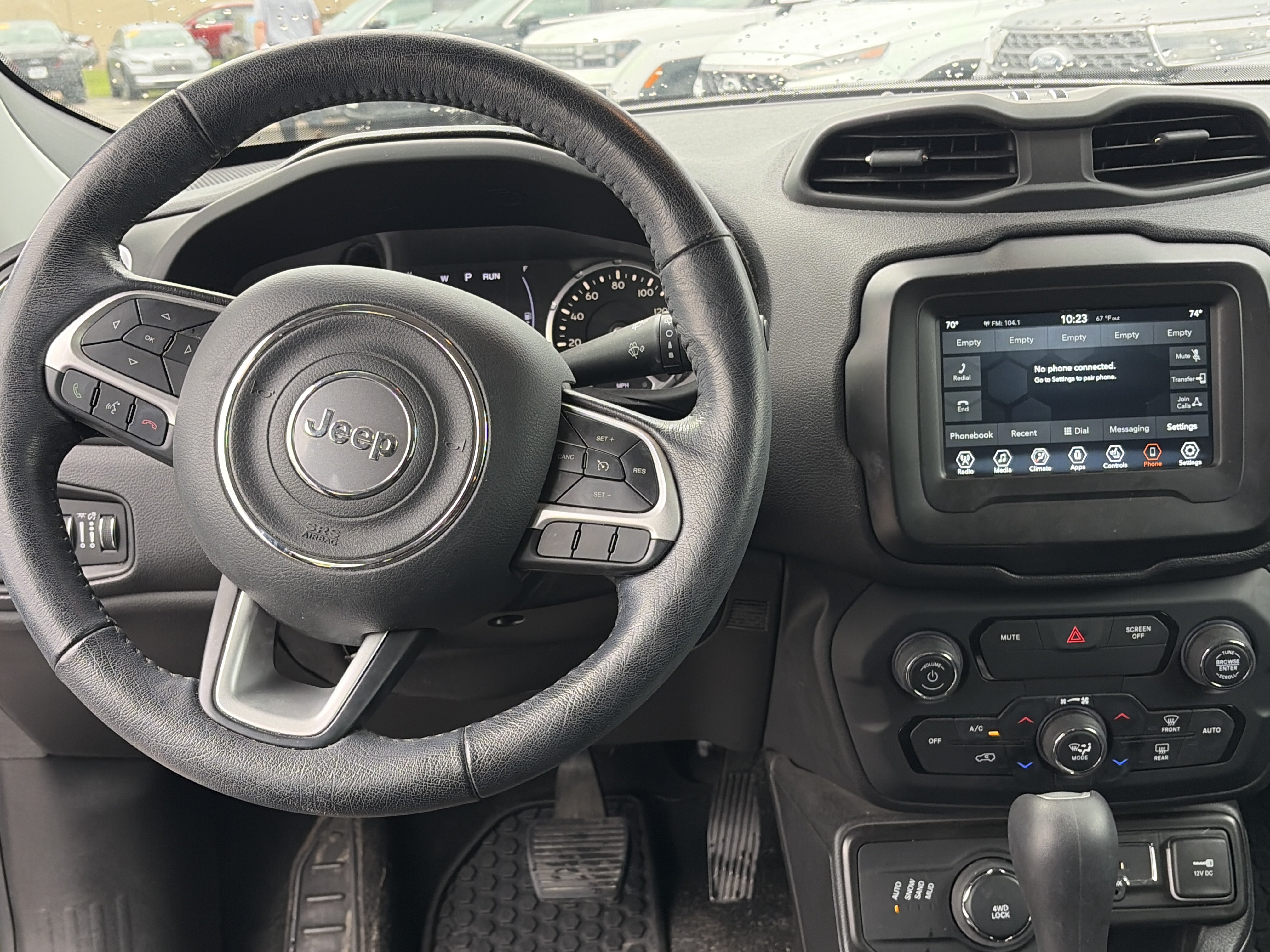 Used 2020 Jeep Renegade Latitude w/ Cold Weather Group AWD/4WD image 9