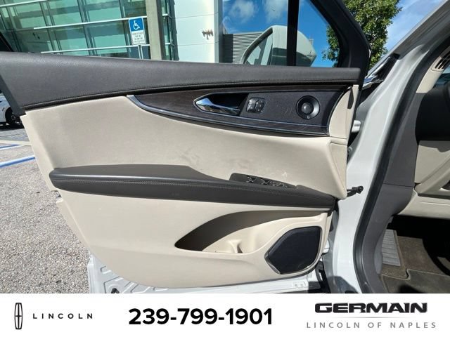 Used 2020 Lincoln Nautilus Reserve FWD image 12