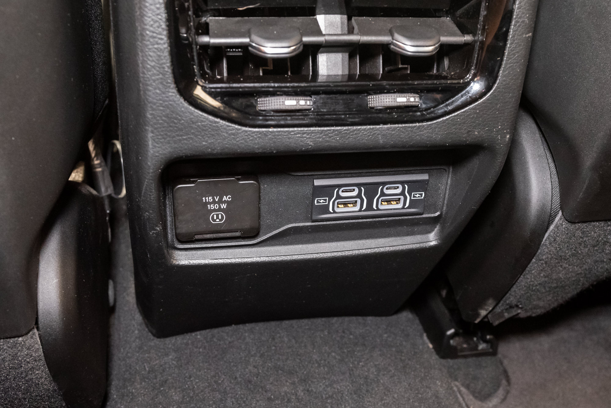 Used 2025 Jeep Grand Cherokee Altitude AWD/4WD image 28