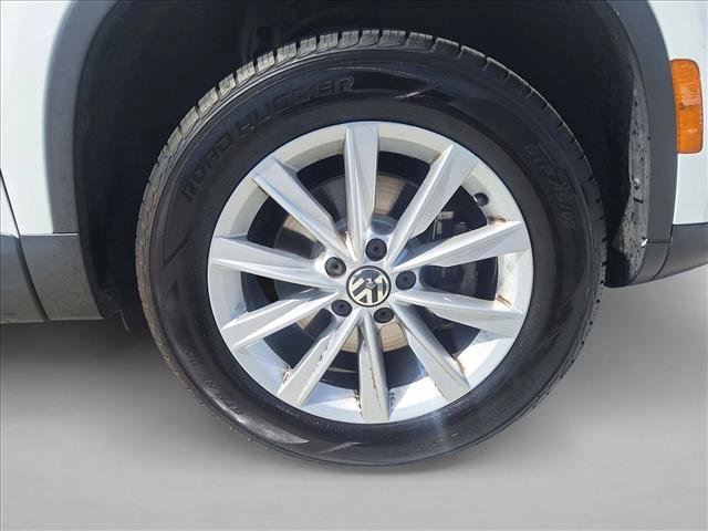 Used 2017 Volkswagen Tiguan Limited w/ Alloy Wheels Package FWD image 21