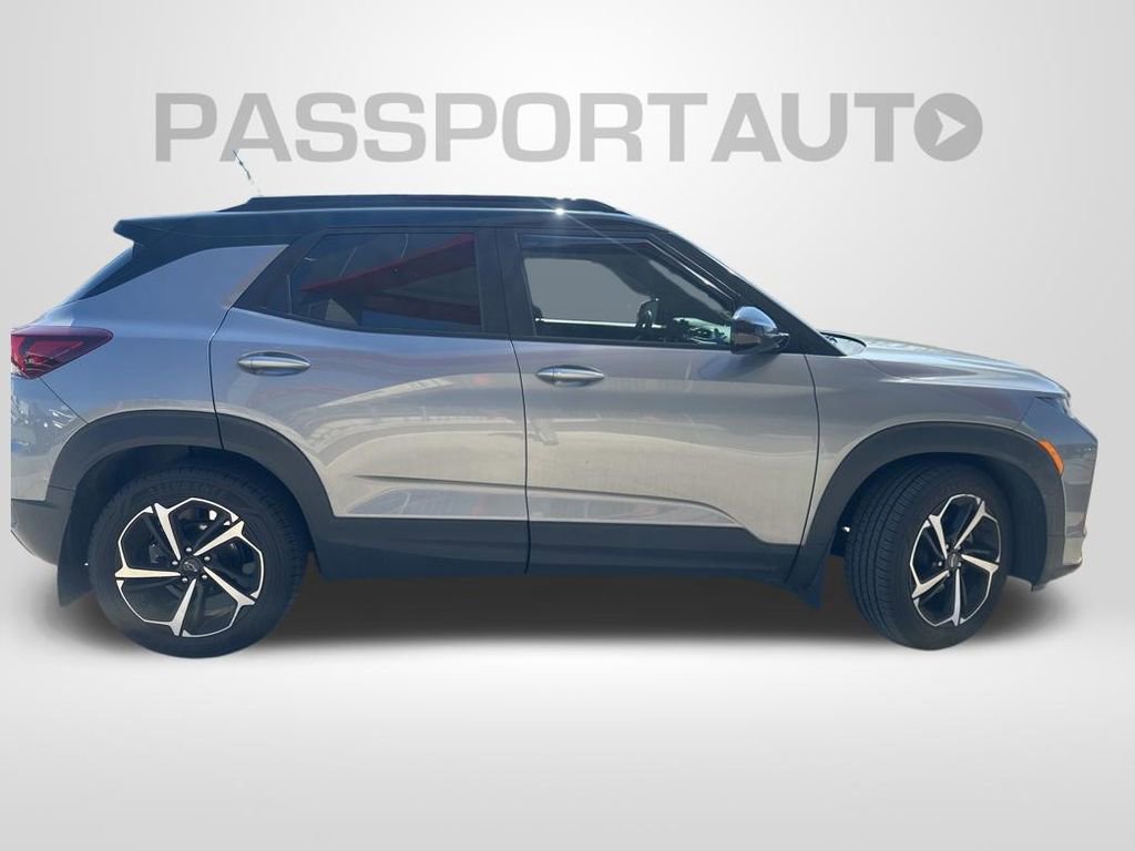 Used 2023 Chevrolet TrailBlazer RS w/ Sun and Liftgate Package image 3
