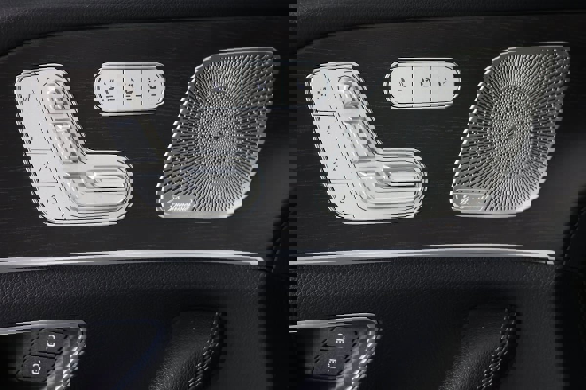 Used 2023 Mercedes-Benz GLS 580 4MATIC image 9