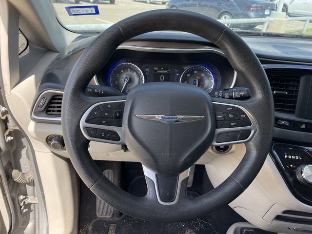 Used 2017 Chrysler Pacifica LX w/ Tire & Wheel Group image 10