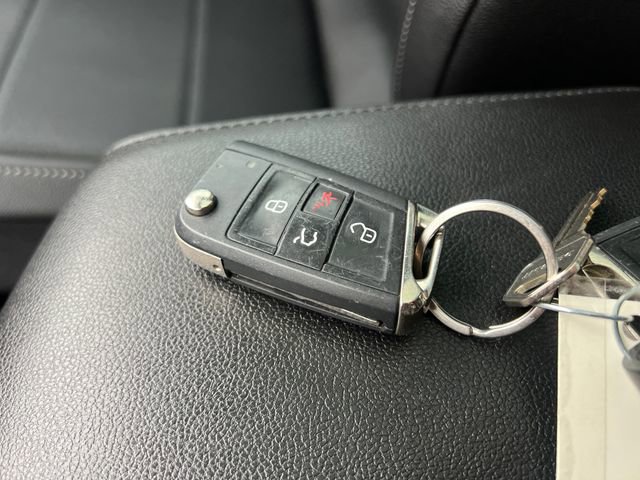 Used 2020 Volkswagen Tiguan SE R-Line AWD/4WD image 32
