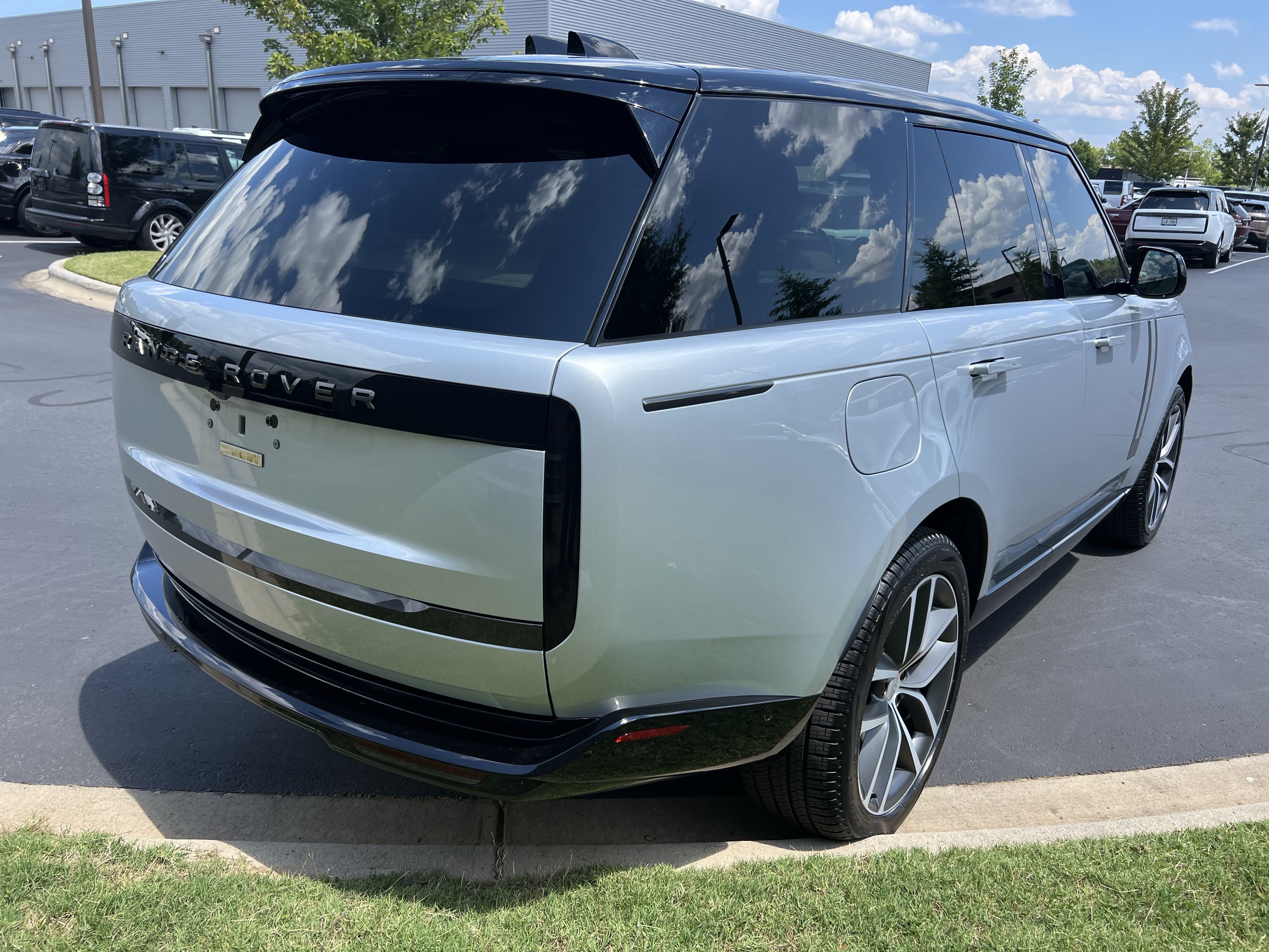 Certified 2025 Land Rover Range Rover SE AWD/4WD image 7