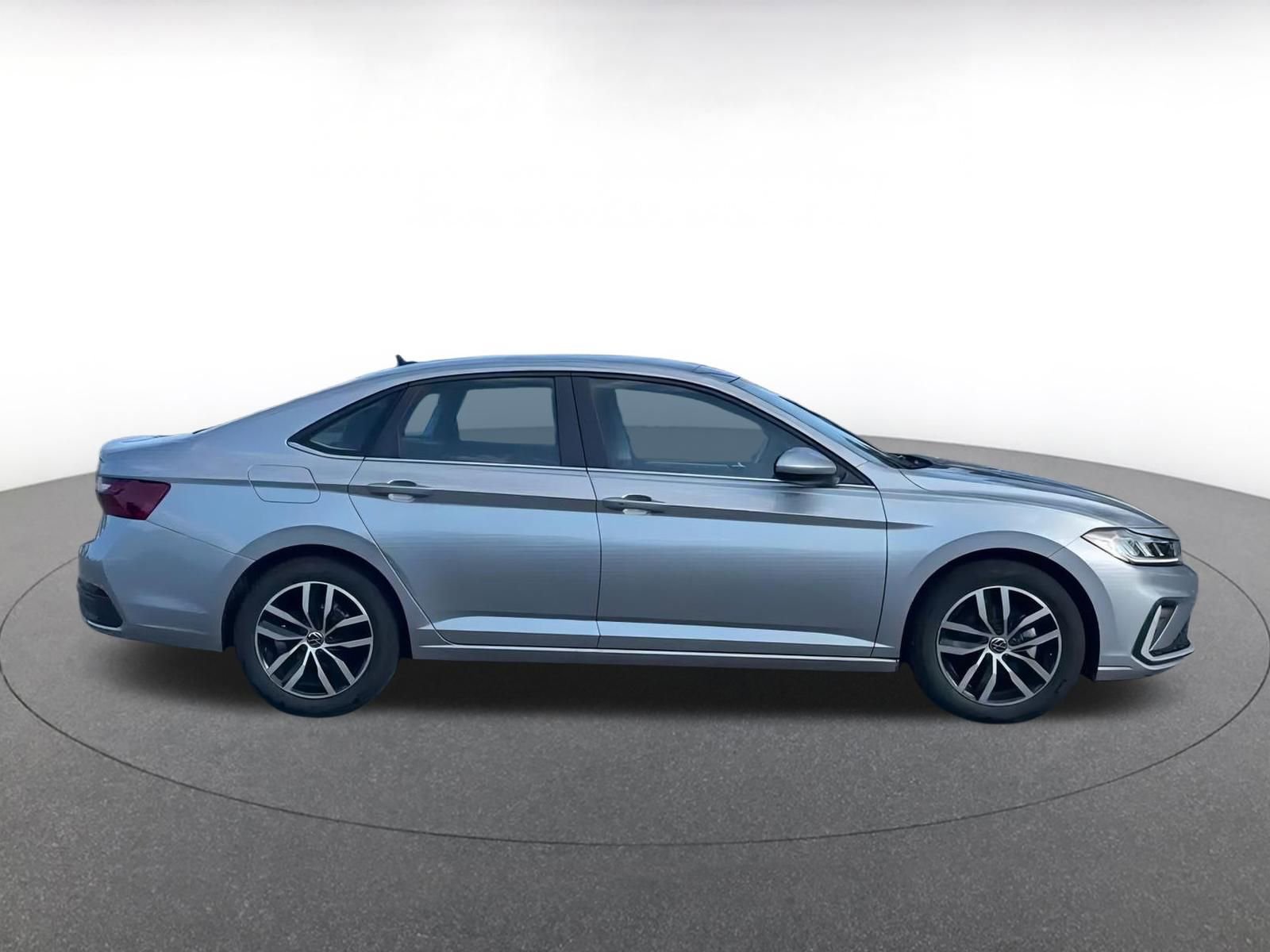 Used 2025 Volkswagen Jetta SE image 16